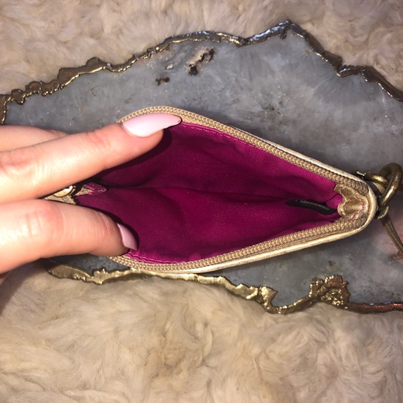 Coach corner zip wristlet- Gold signature fabric - Picture 3 of 3